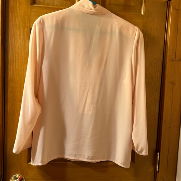 Blouse by La Chine Classic. Size 8 pale pink 🍎 - Picture 5 of 6